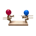Jeu d'escrime avec ballons en bambou